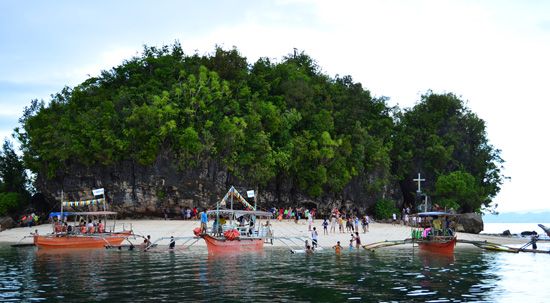 Buslon Island, Britania, Surigao del Sur