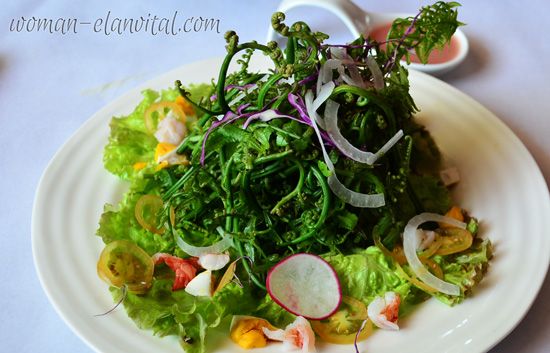 Pako and Prawn Salad, The White House