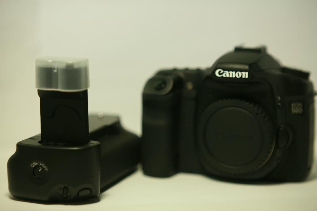 Bình Dương-DĨ An: Bán canon 50D+grip, Fullbox,mới 99%, 2pin, 2 sạc - 3