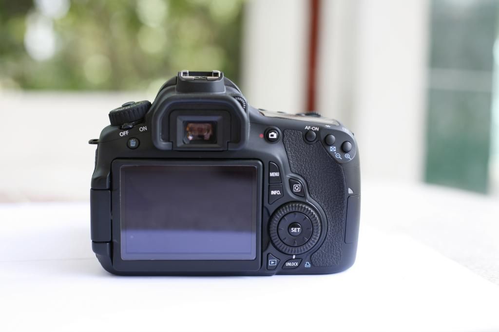 Bình Dương-DĨ An: Bán 60D 2000 shot 99% 11tr..... và lens canon 17-85 F4-5.6 IS - 2