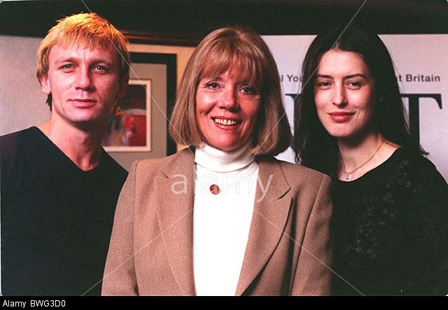 dame-diana-rigg-with-daniel-craig-gina-mckee-at-the-national-youth-BWG3D0_zpszn1ypnay.jpg